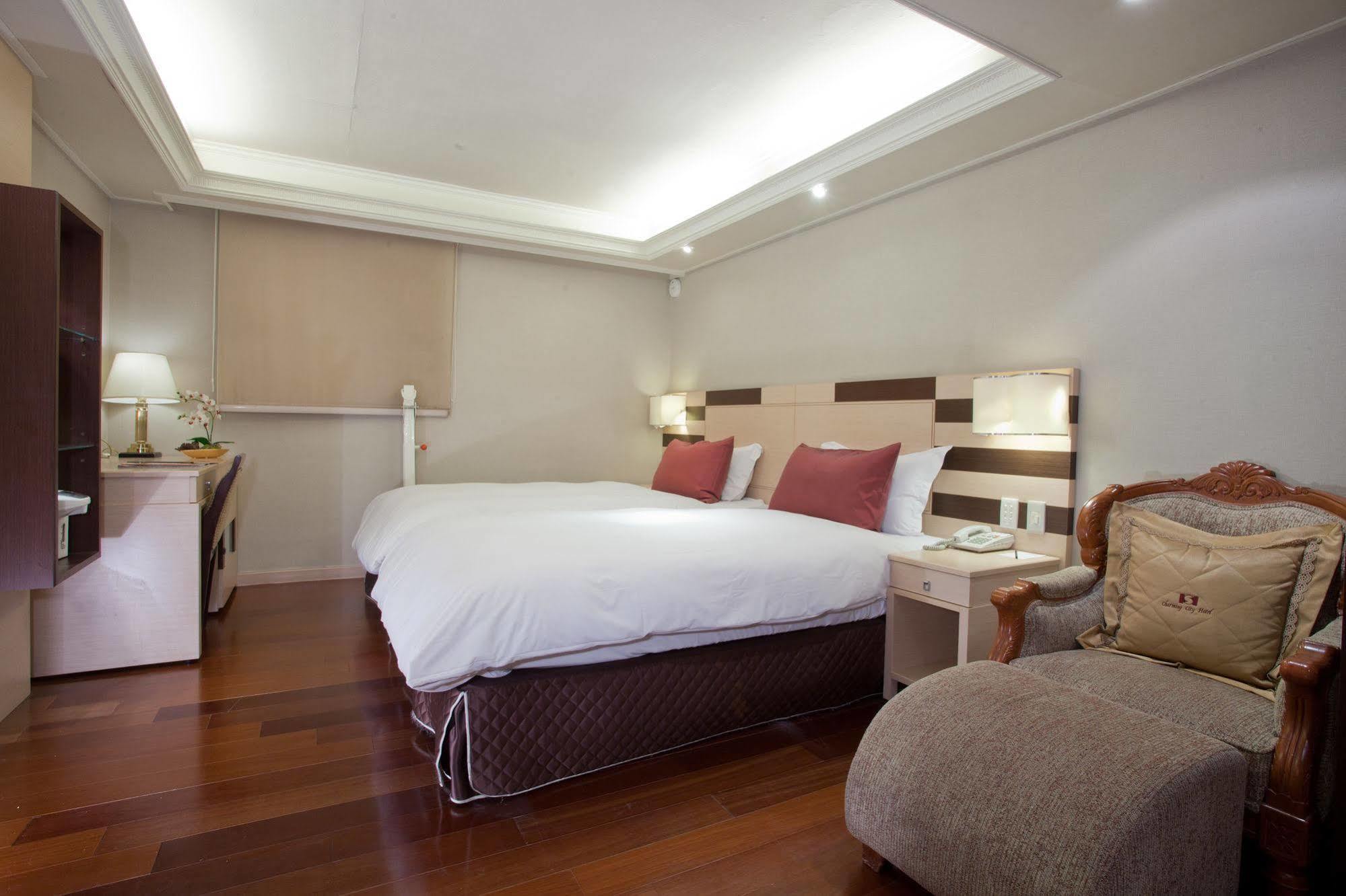 Charming Castle Hotel Đài Bắc Ngoại thất bức ảnh